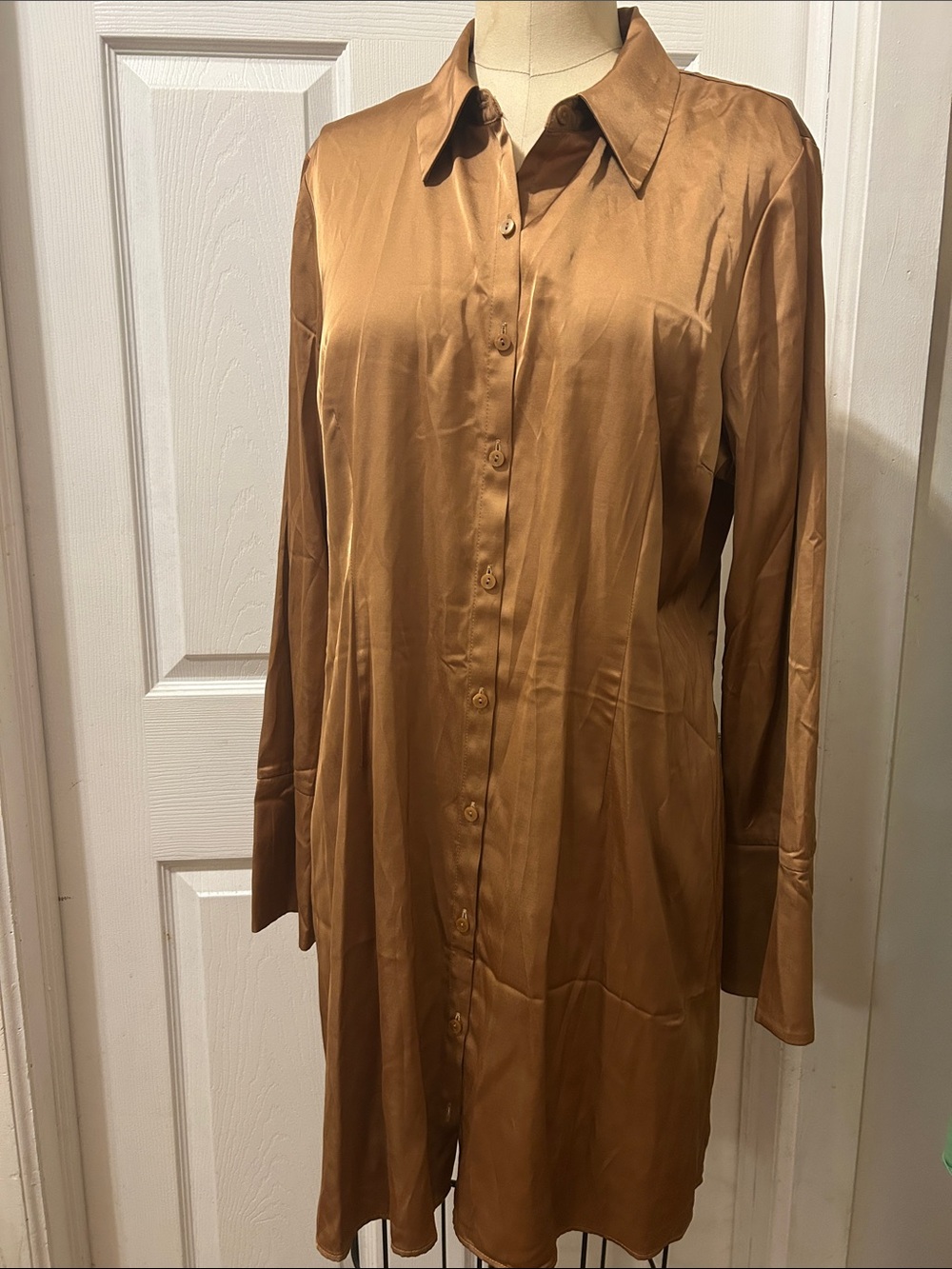 Abercrombie & Fitch Satin Button-Front Long Sleeve midi shirt Dress — Tan
